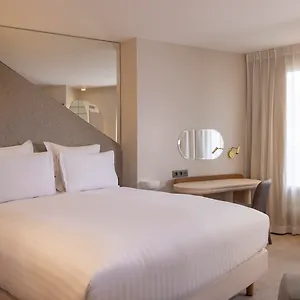 Beige 4*, Paris France