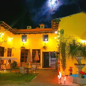 https://hotel-casa-del-cerro.guatemalaantiguahotels.com
