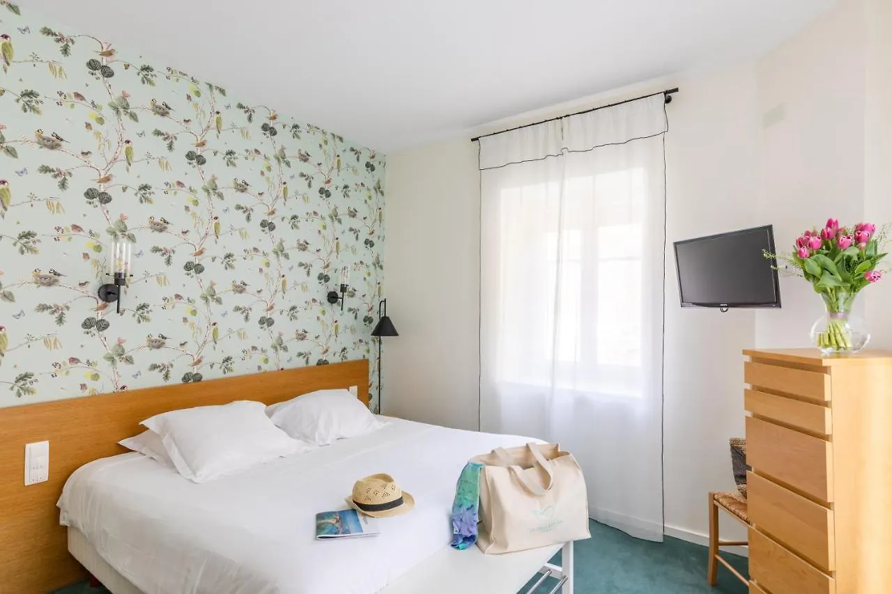 Hotel De La Vallee Dinard 3*,